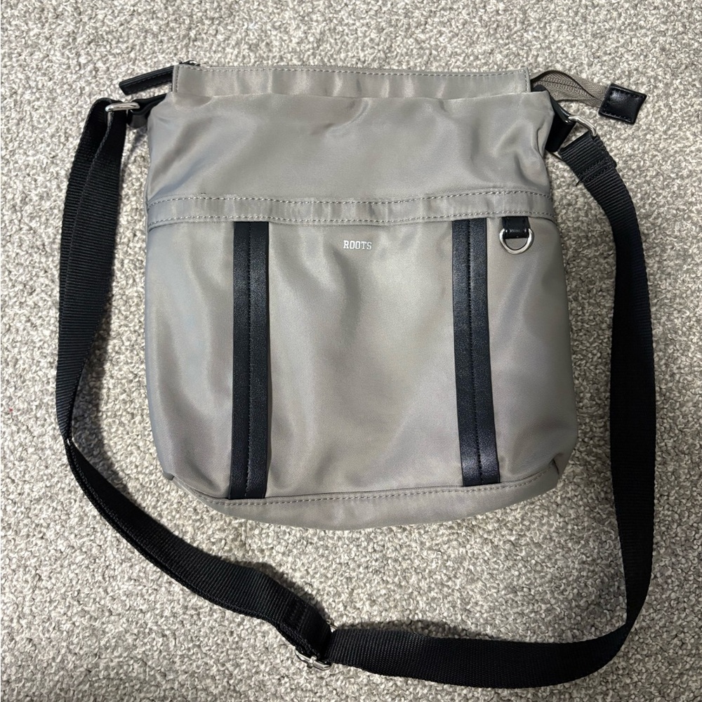 Roots Grey and Black Messenger Bag Crossbody Shoulder Bag